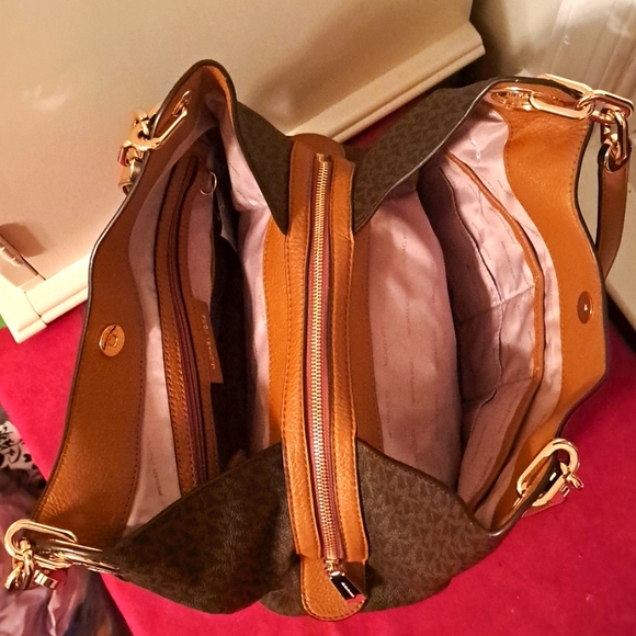 🎁 New Michael Kors FultonSignature Leather Tan/ Cream 🥰 EXCELLENT GIFT - Picture 15 of 16